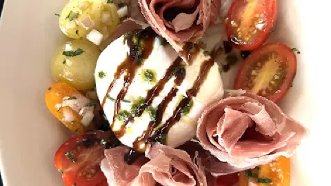 Ruggero's Family Style Restaurant in Риверхед