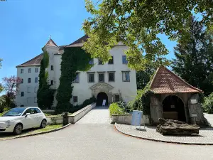 Wild Park Castle Ortenburg