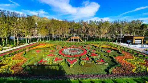 Сексуалды қыз дәрігер Шашты аяқтарды жайған фото