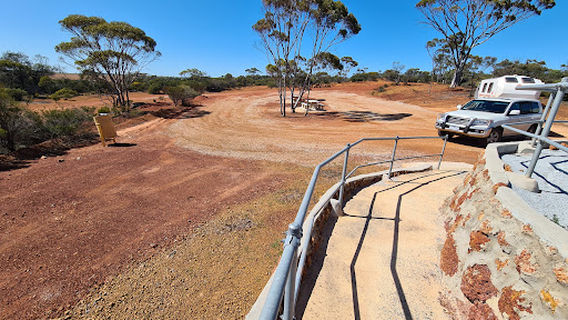 Gabby Quoi Quoi Lookout