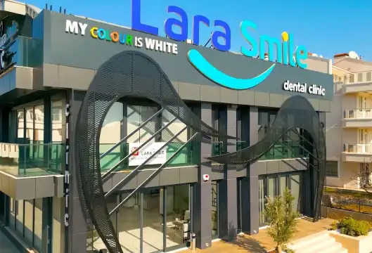 Hoteles cerca de Lara Beach