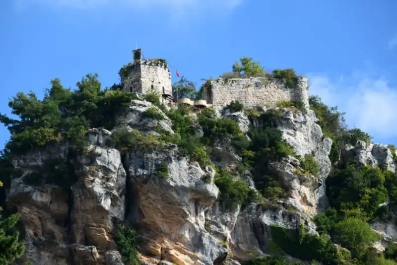 Отели рядом с достопримечательностью «Castle of Gozne»