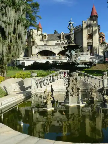 鄰近城堡博物館和花園的酒店