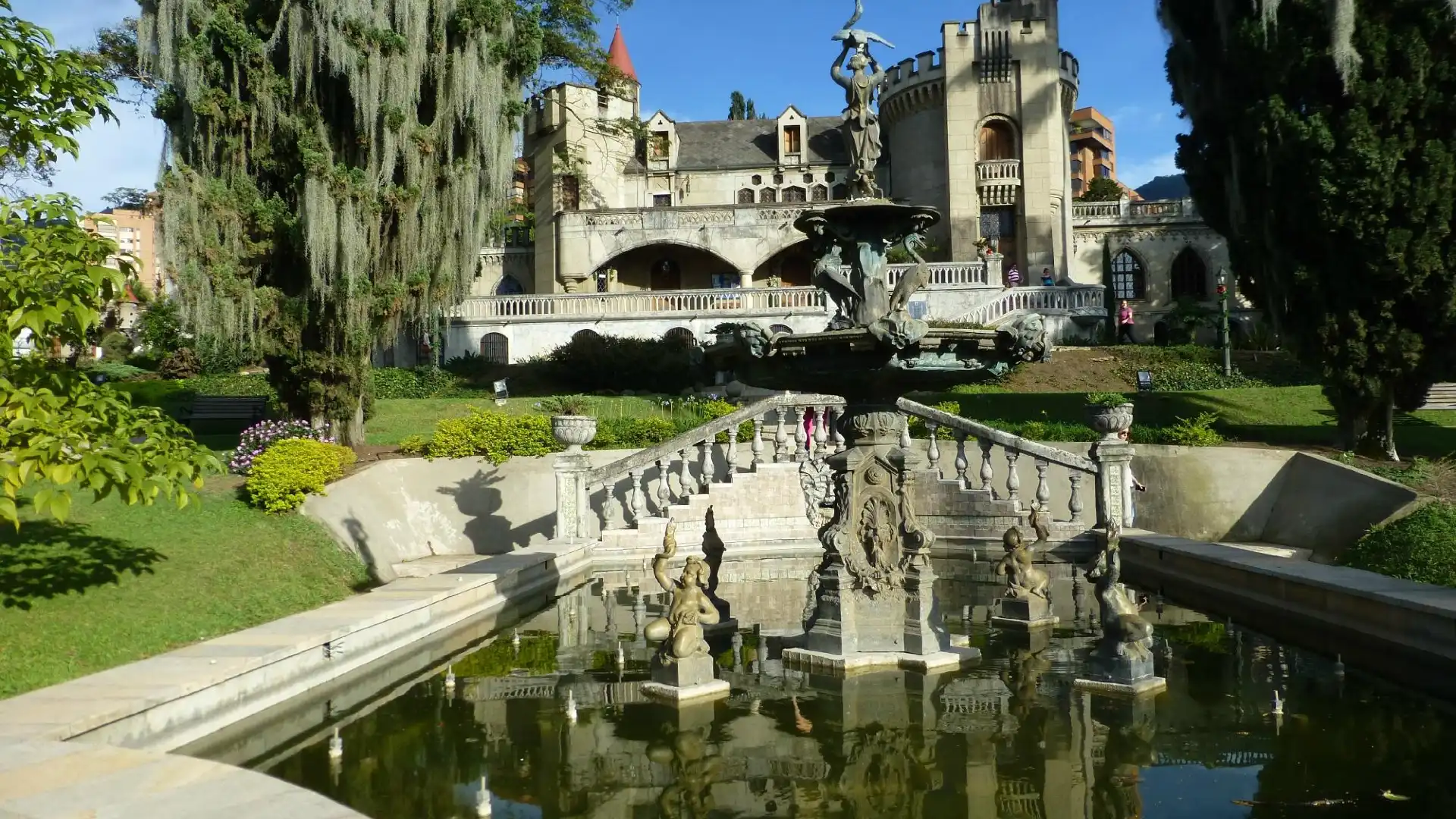 Hotels near El Castillo Museum and Gardens