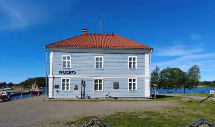 Hotels near Warehouse Crown Museum