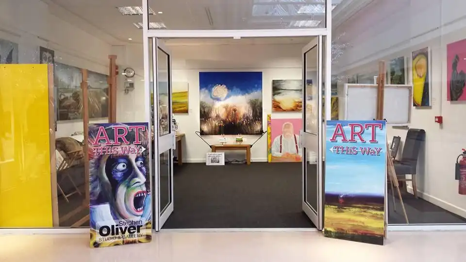 Hotels near Stephen Oliver Studio & Gallery