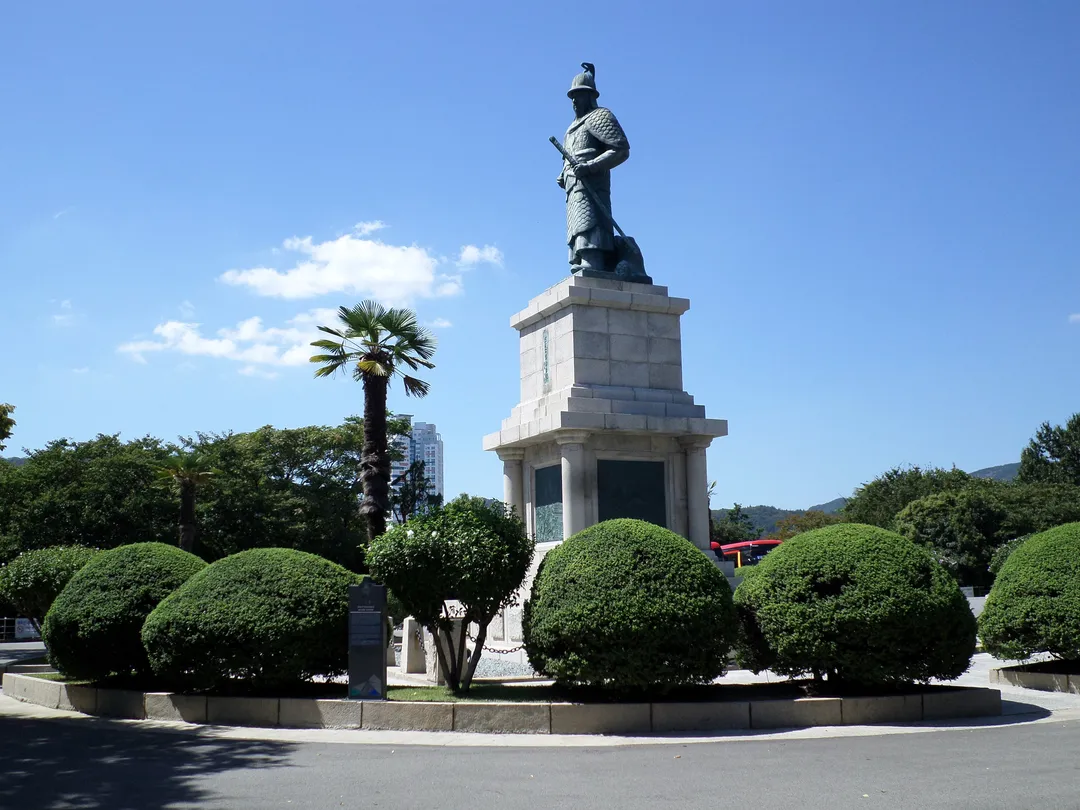 5_忠武古拉雕像