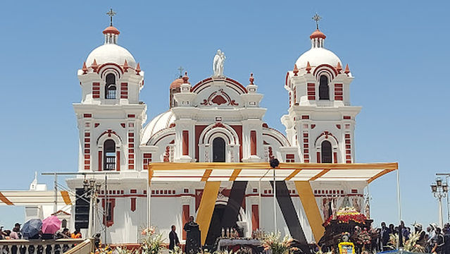 ALTAR DE LA REPLICA DE LA VIRGEN DE YAUCA DEL ROSARIO ICA-PERU