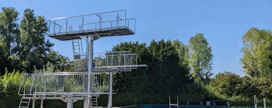 Indoor and outdoor pools Ketch
