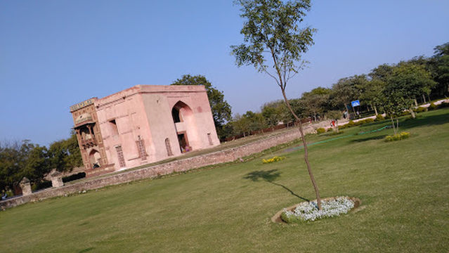 Akbar Tomb Vijay Market