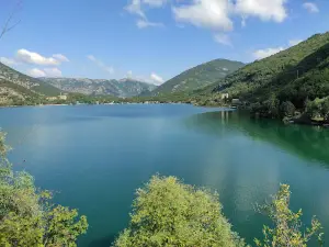 Lake Scanno (Lago di Scanno)