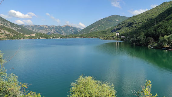 Lake Scanno (Lago di Scanno)