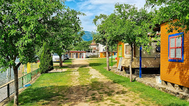 Auto Kamp Miris Ljeta