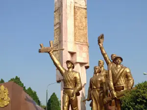 Victory Monument River Lo