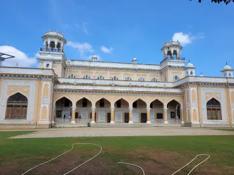 Hotels near Chowmahalla Palace