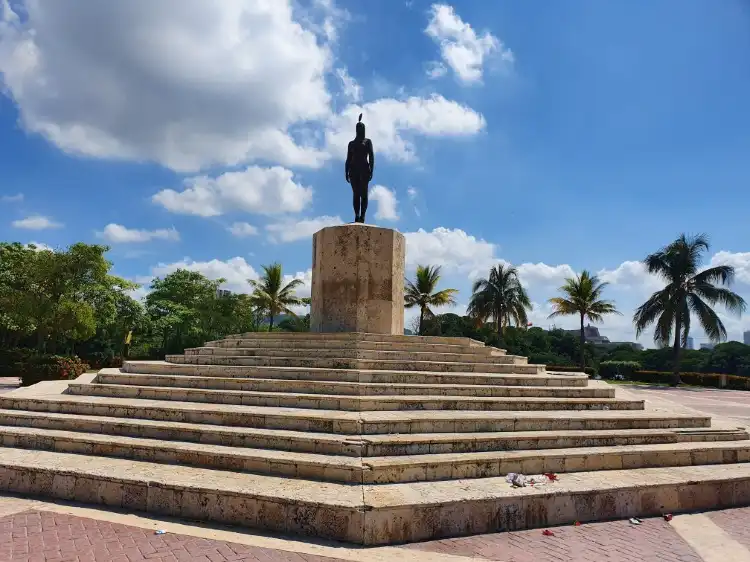 Hotels near Monumento India Catalina