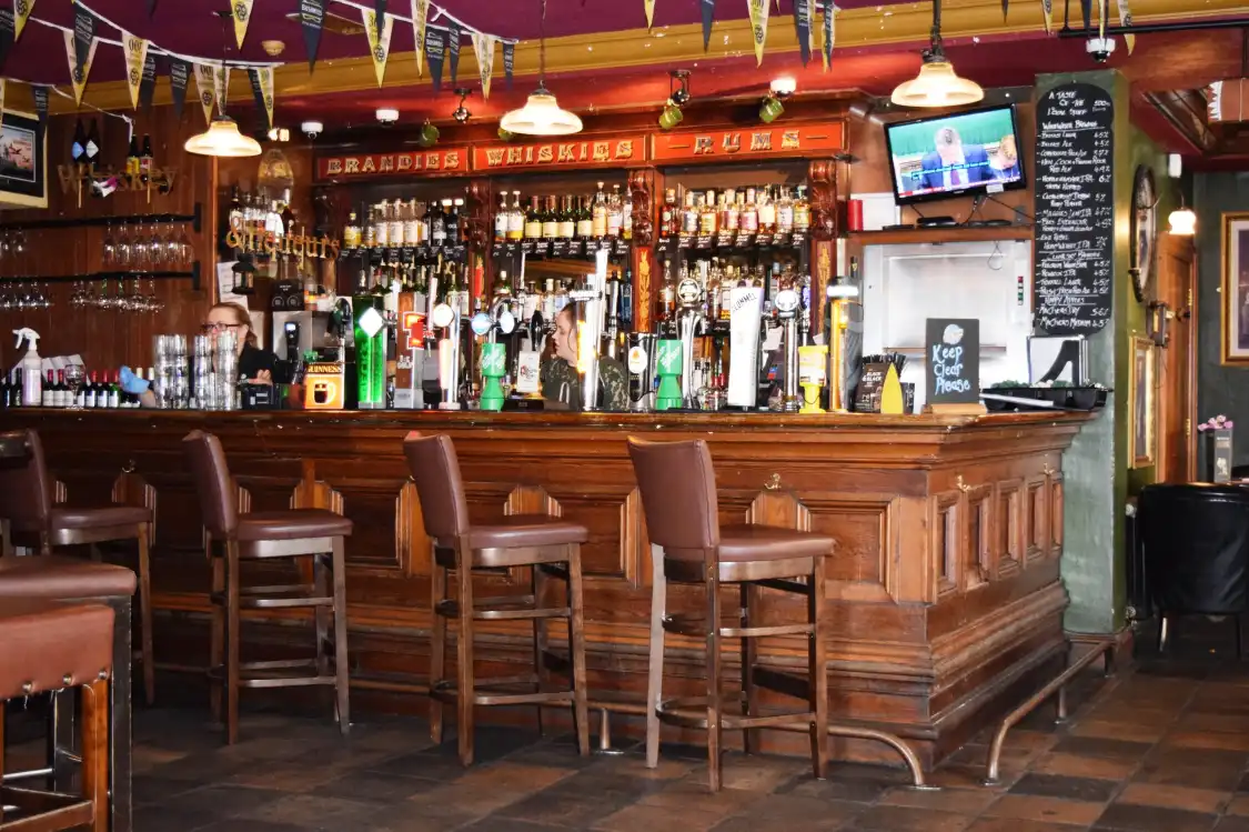 Hotels near McHughs Bar & Restaurant