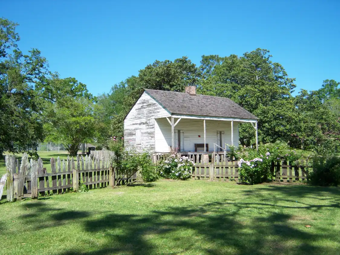 Hotels near Magnolia Mound Plantation