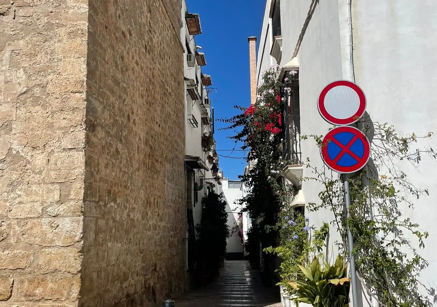 Hotels near Murallas del Castillo (Las)