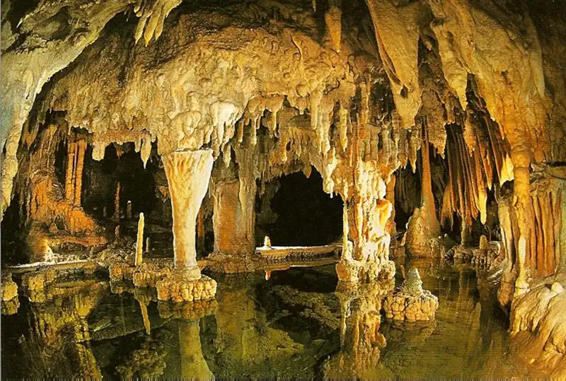 Hotels near Perama Cave
