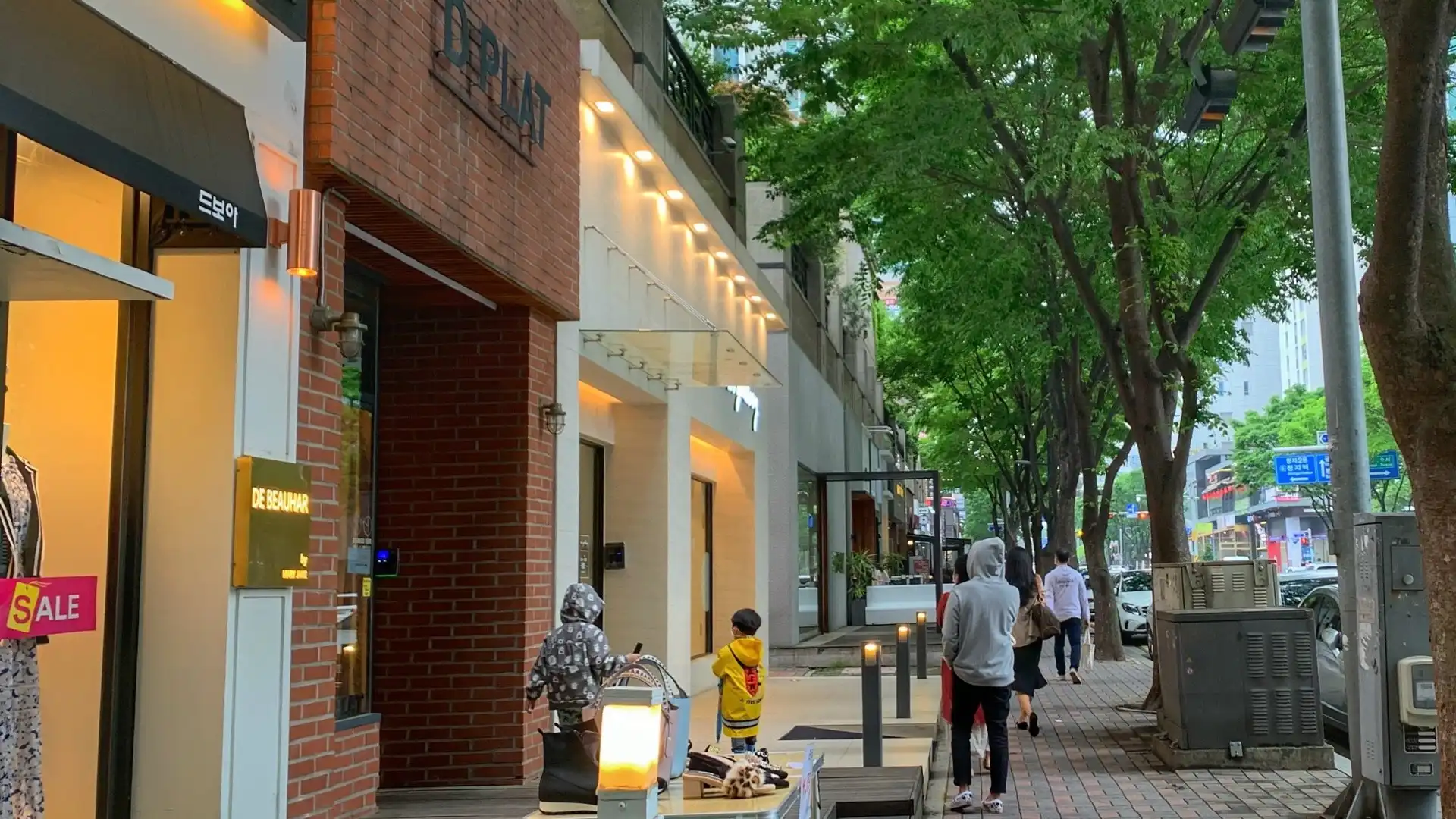 Hotels near Jeongja-dong Cafe Street