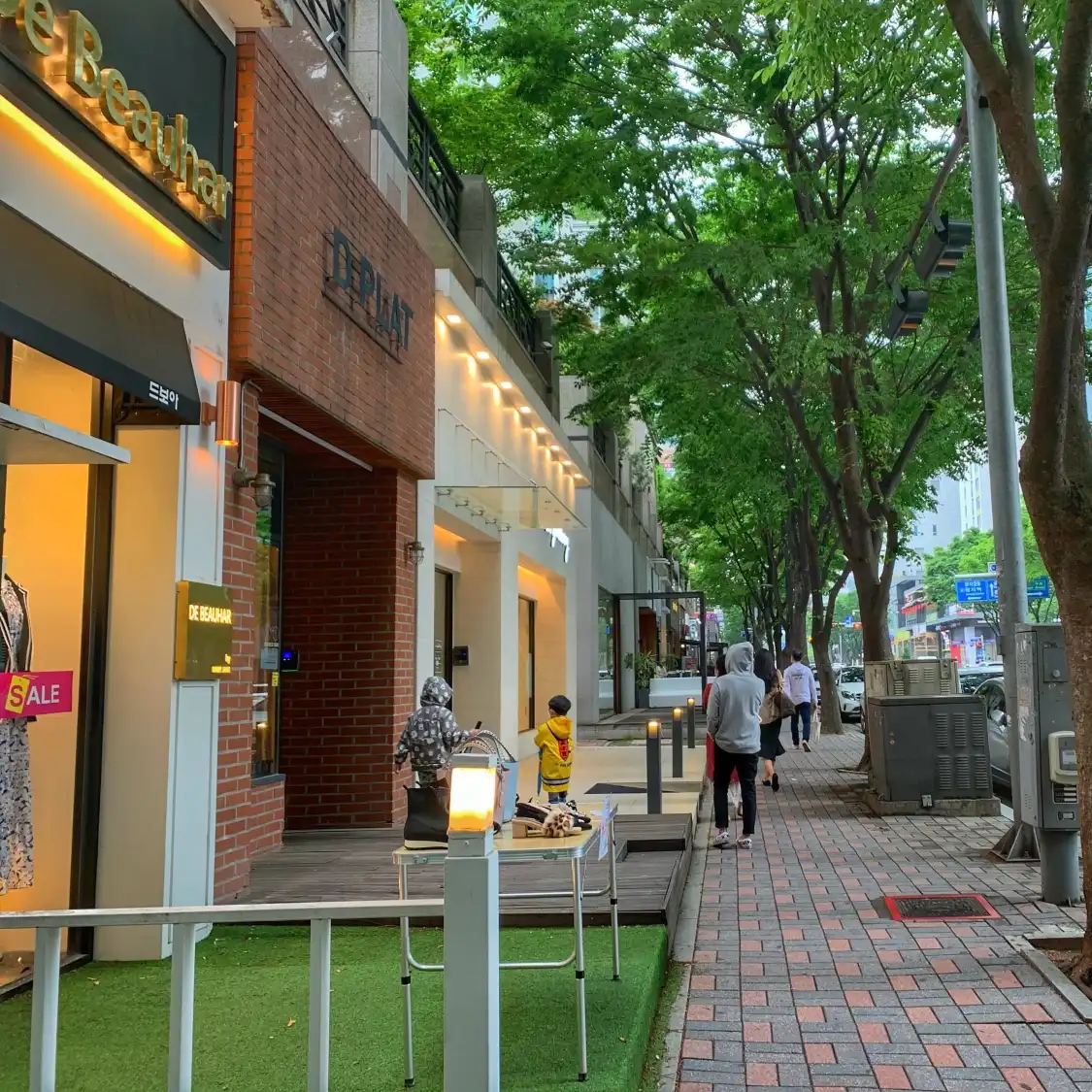 Hotels near Jeongja-dong Cafe Street