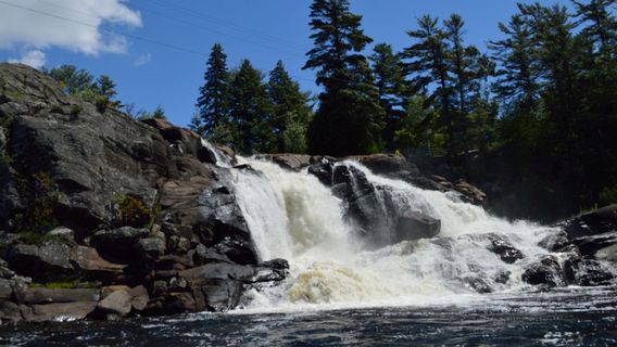 High Falls Bay Cottages, Camping & Waterpark