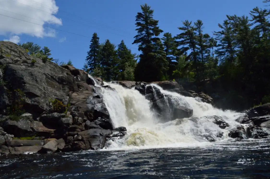 Hotels near High Falls Bay Cottages, Camping & Waterpark