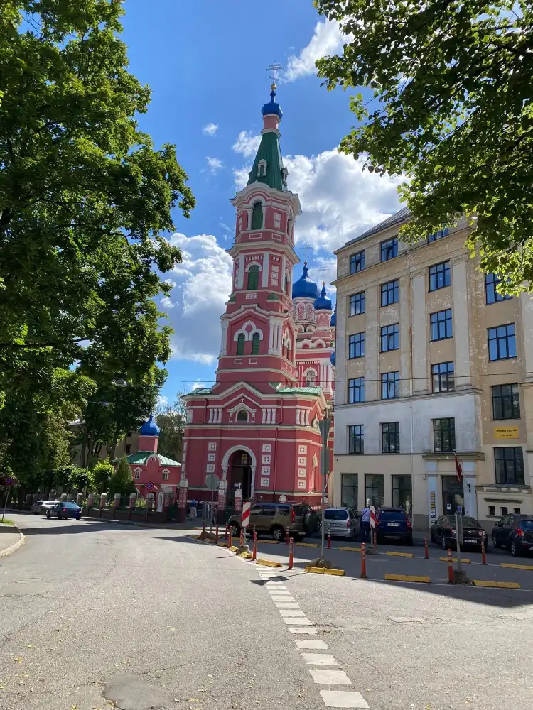 Hotels near Church of the Holy Trinity
