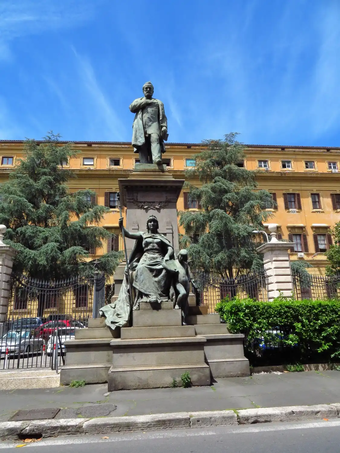 Отели рядом с достопримечательностью «Monumento a Quintino Sella»