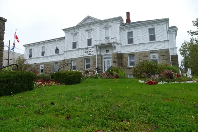 Hotels near Victoria County Court House