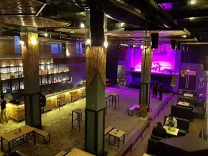 LION'S DEN( Pub/Music Bar)