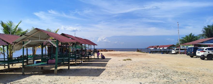 Pantai Koneng Pasir Putih Teluk Makmur
