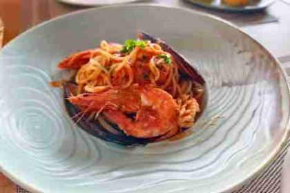 The Commune | Terrace & Bar