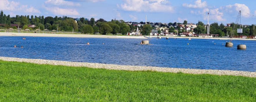 The caravan park lake