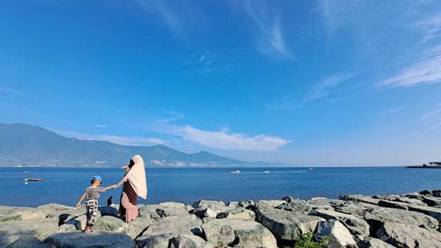 Pantai Kampung Nelayan