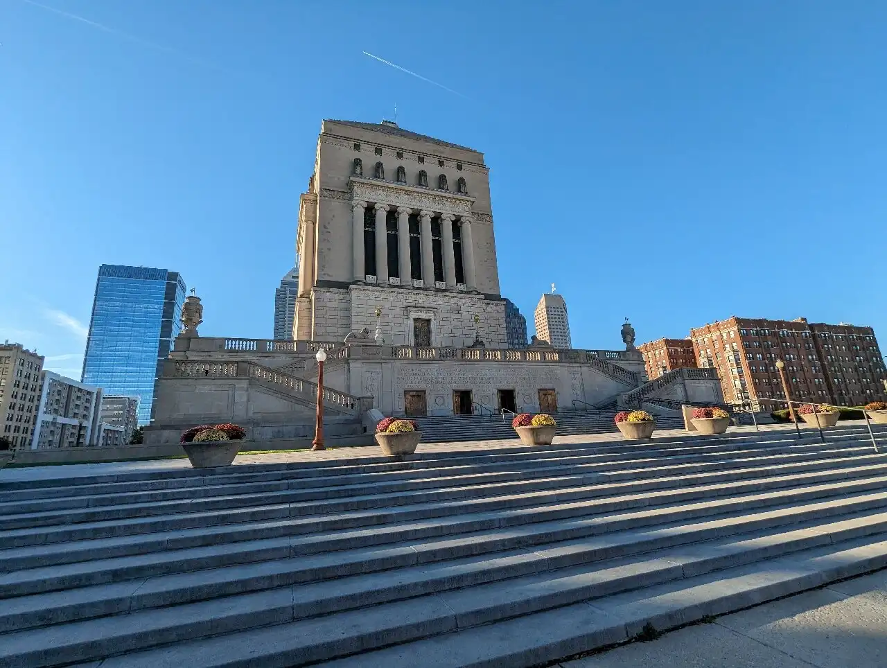 Hotels near Indiana War Memorial & Museum