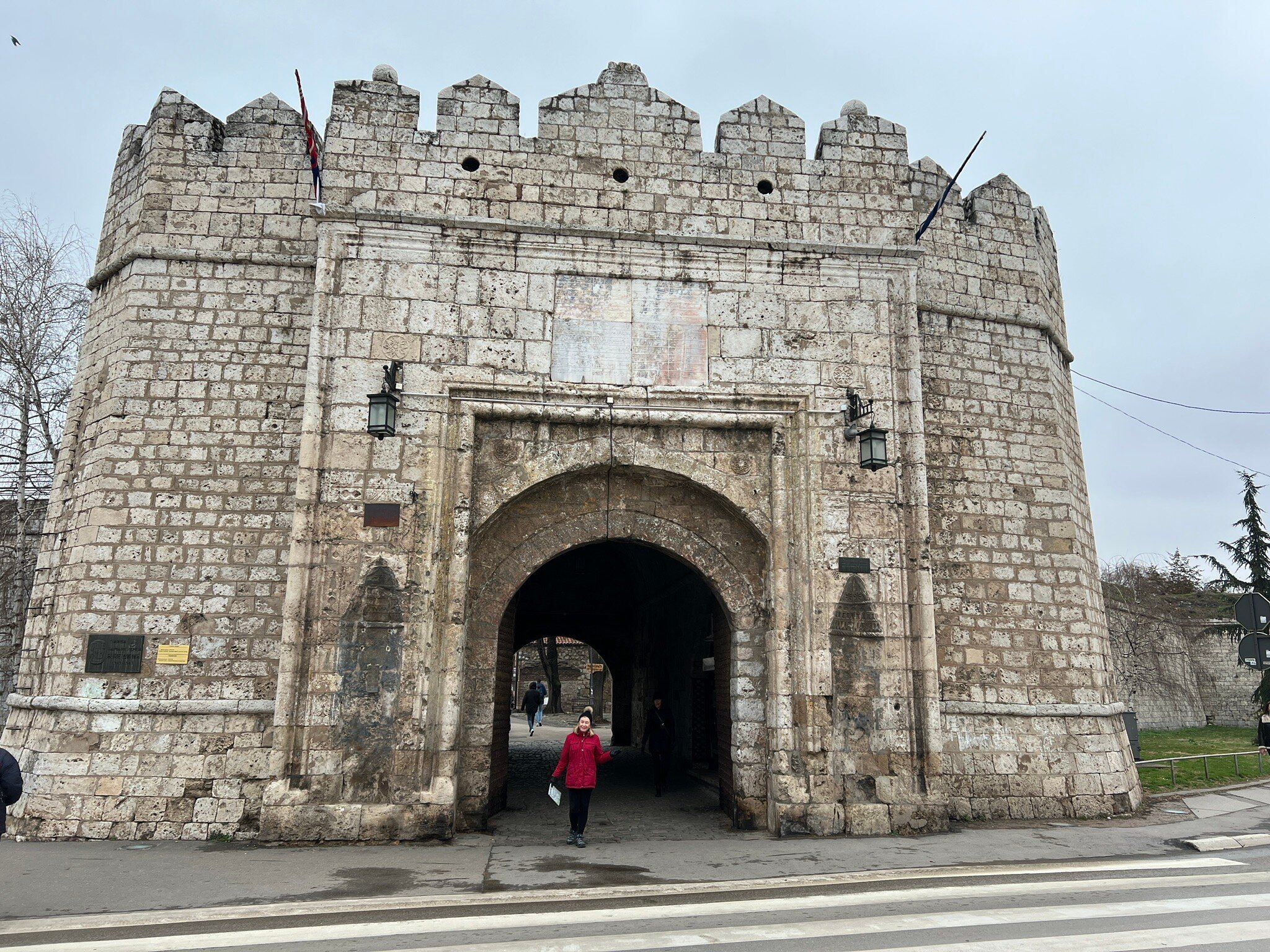 塞爾維亞尼什城堡+骷髏塔+米蘭廣場+Mediana一日遊