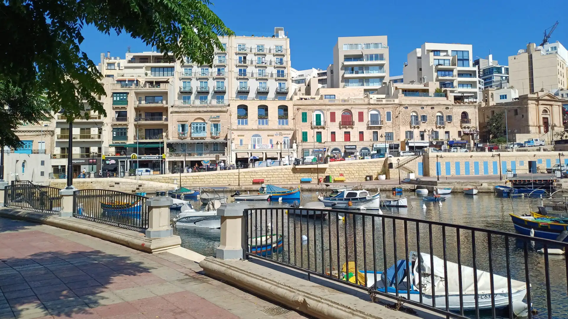 Hotels near Spinola Bay