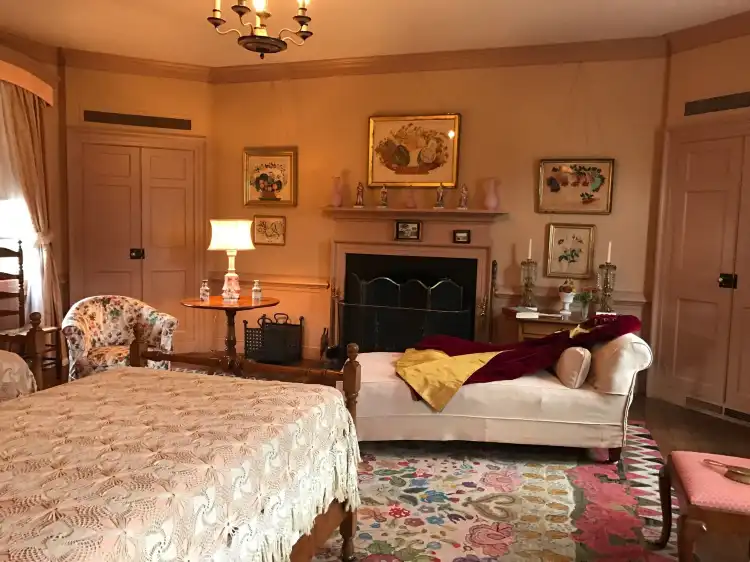 Hotels near Bassett Hall