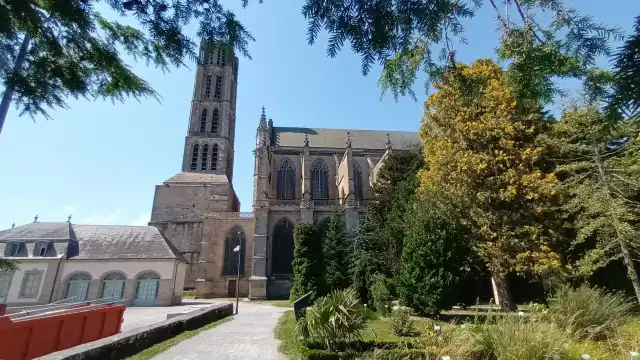 Hotels near Jardins de l'Eveche
