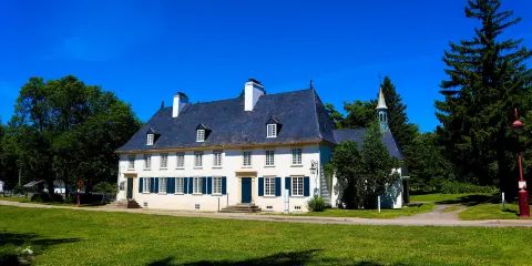 Mauvide-Genest Manor