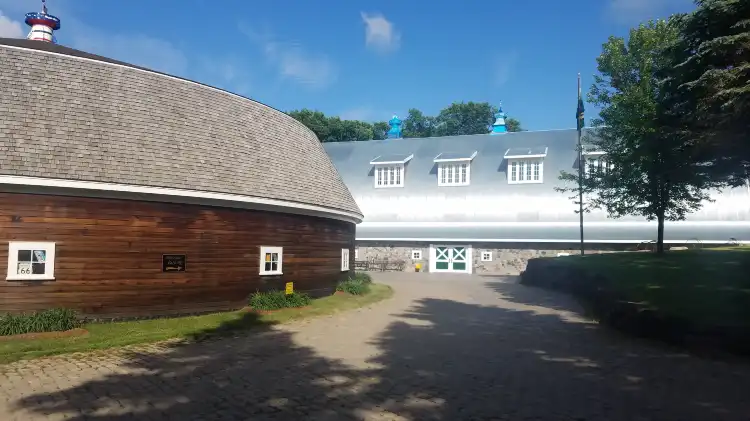 Hotels in Maple Lake Township