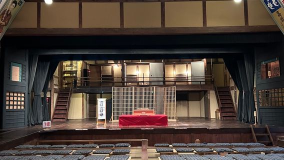 Izushi - Kabuki Theatre