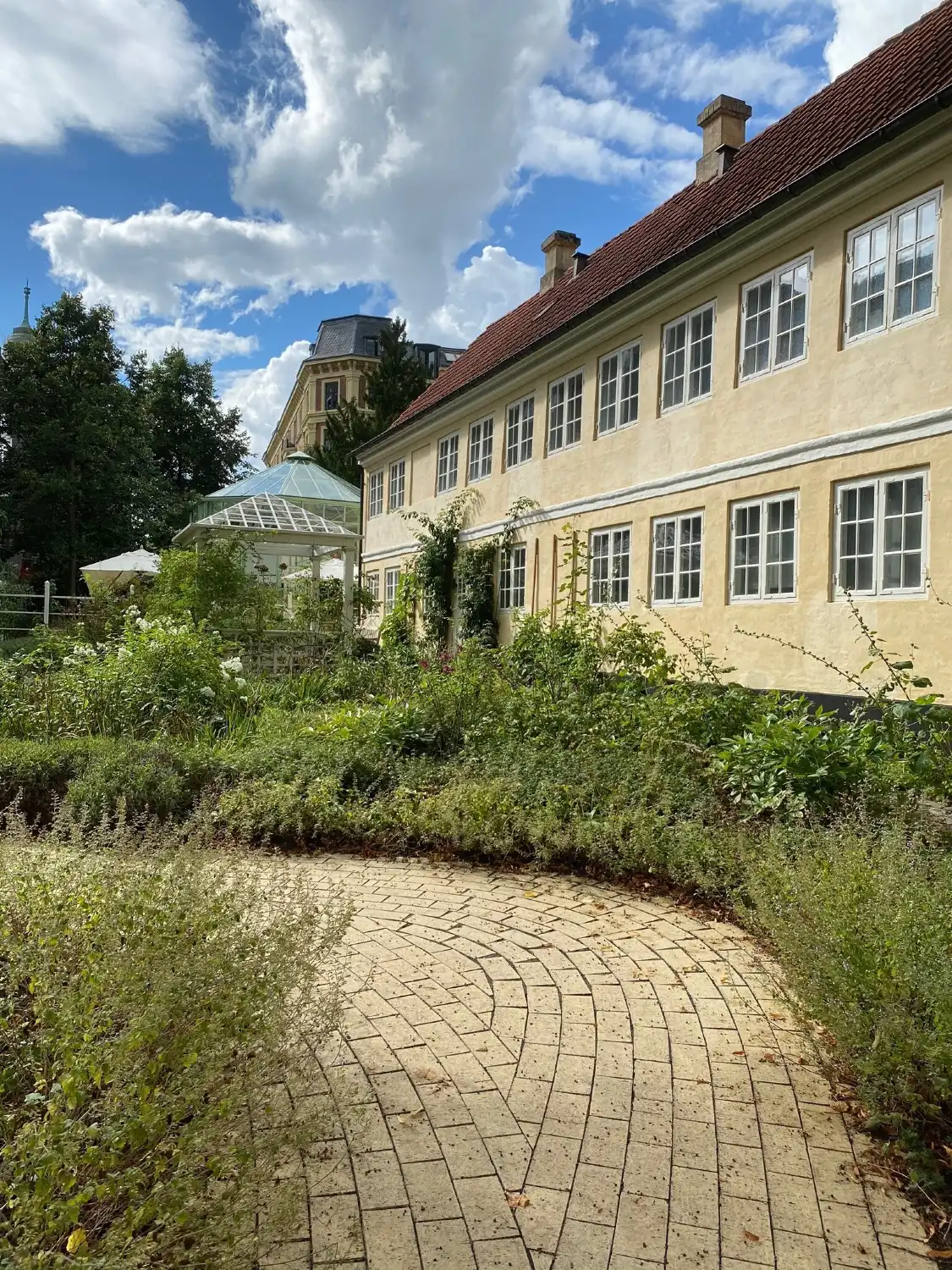 Hotels near The Hill House Museum
