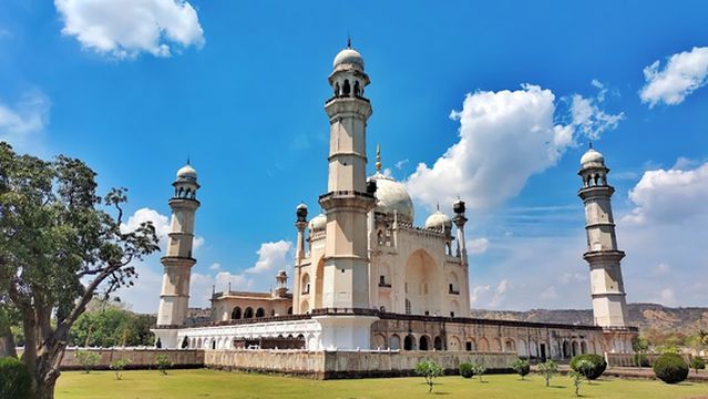 Tomb of Rabia Daurani (Bibi-ka-Maqbara)