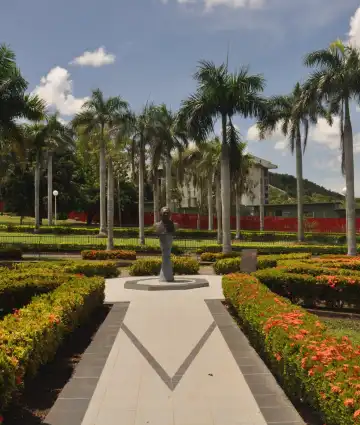 Hotels near Papua New Guinea Parliament House