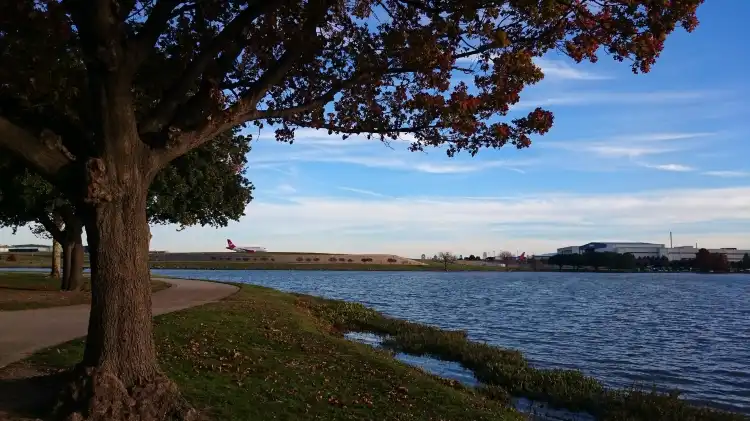 Các khách sạn gần Bachman Lake Park