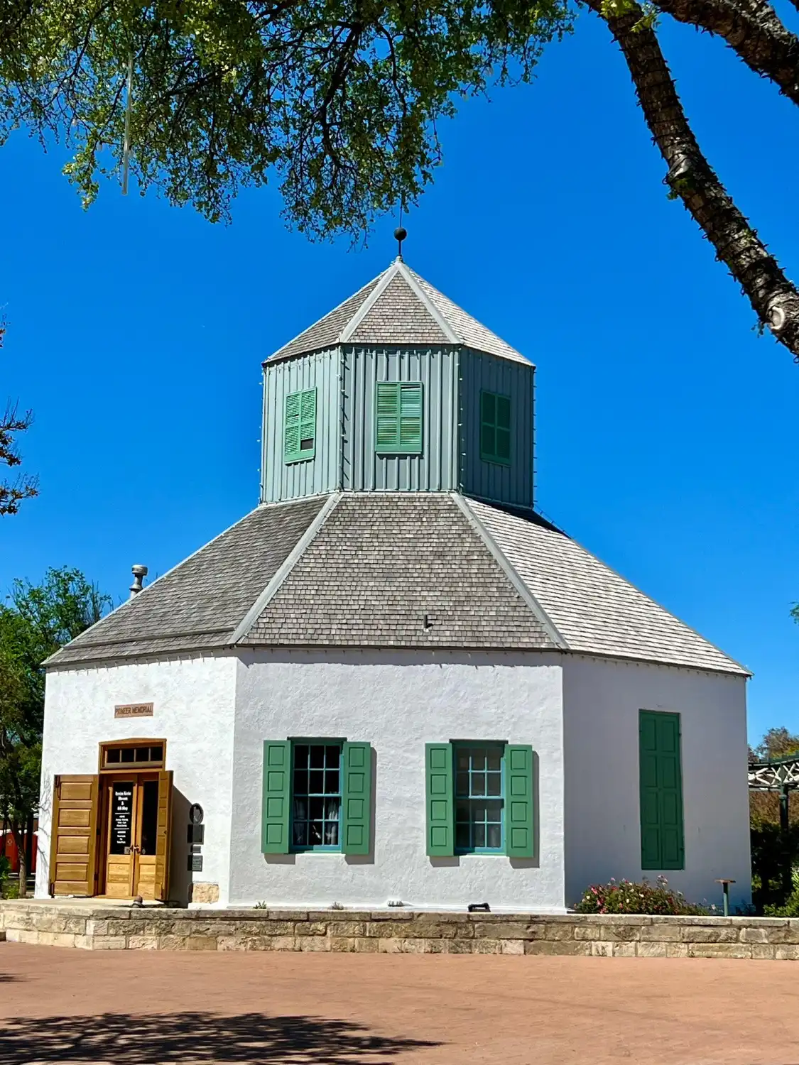 Hotels near Vereins Kirche Museum
