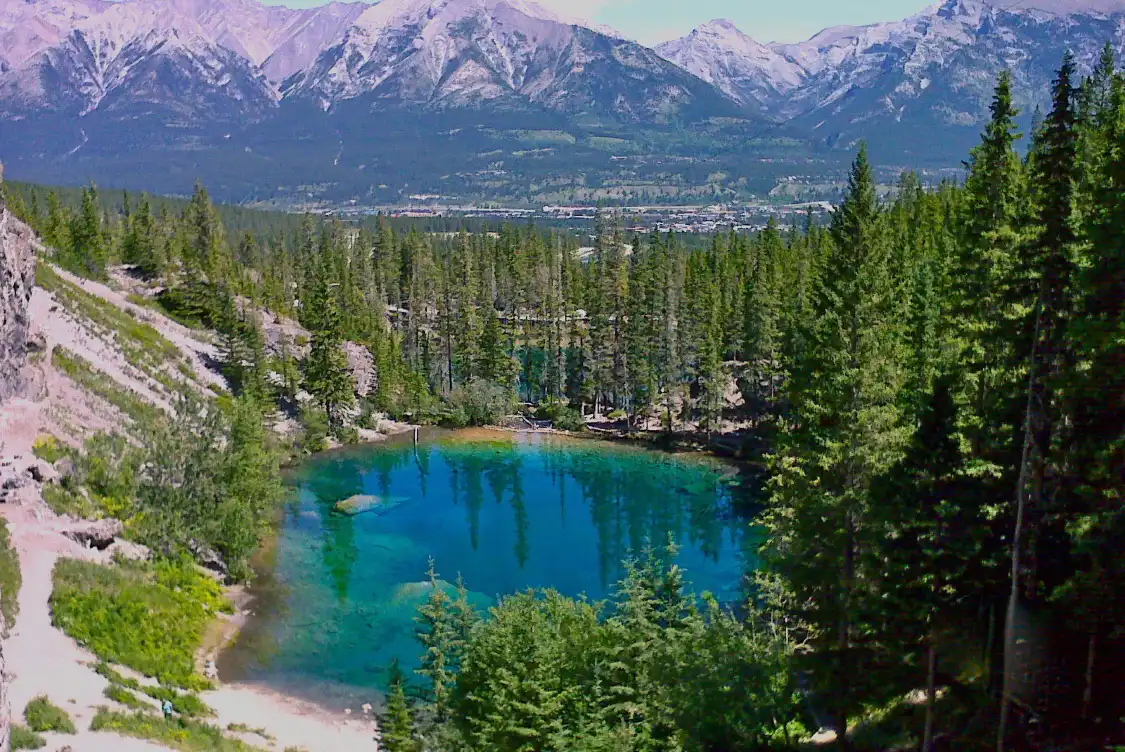 Hotels near Grassi Lakes
